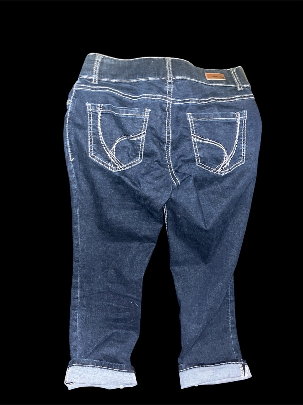 Women’s like New size 5/6 Like New dark blue Ariya Jean capris